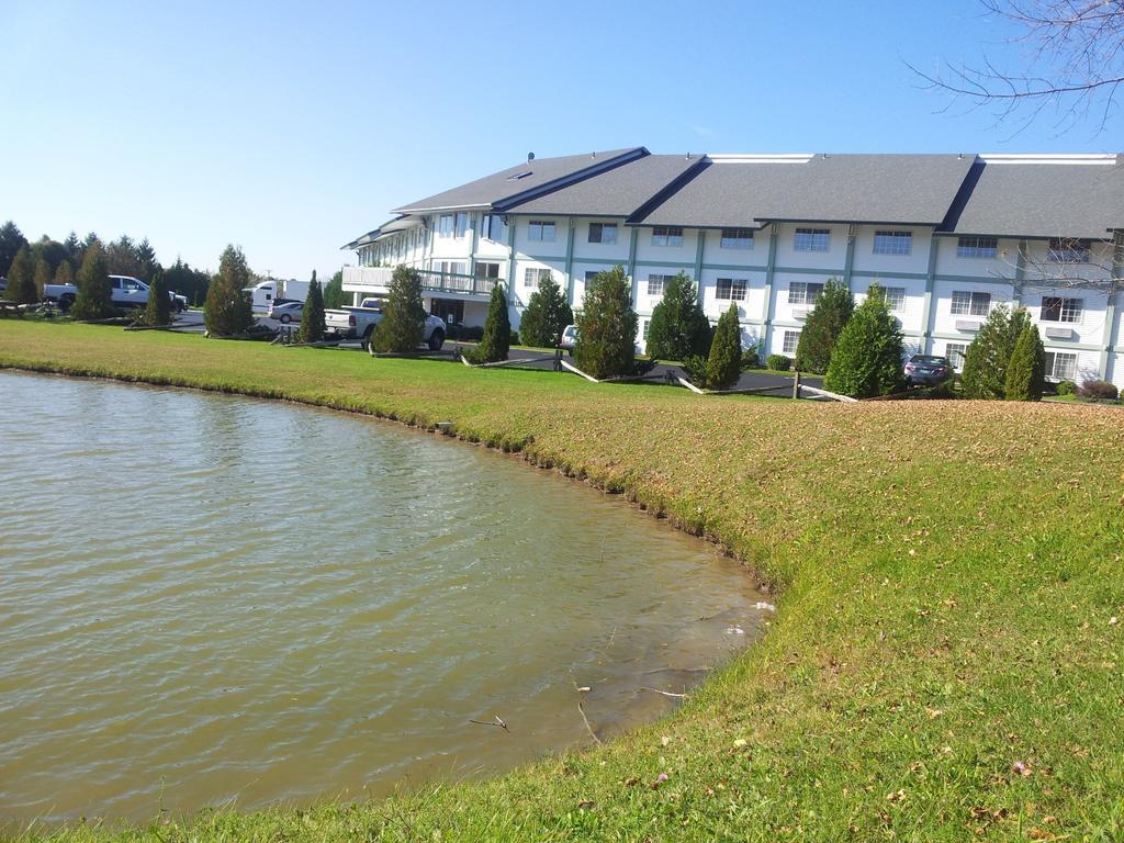Days Inn By Wyndham Shelburne/Burlington المظهر الخارجي الصورة
