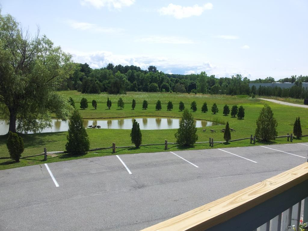 Days Inn By Wyndham Shelburne/Burlington المظهر الخارجي الصورة