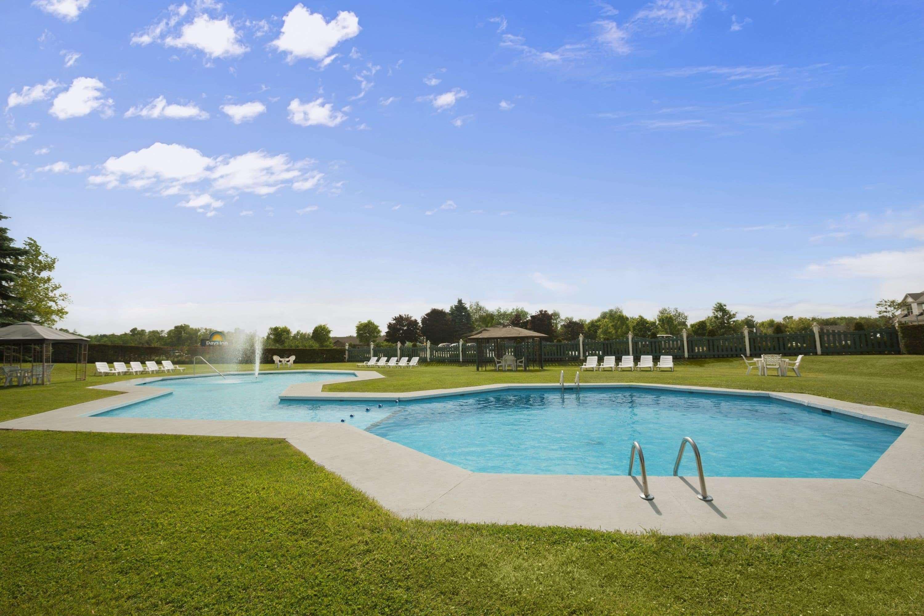 Days Inn By Wyndham Shelburne/Burlington المظهر الخارجي الصورة