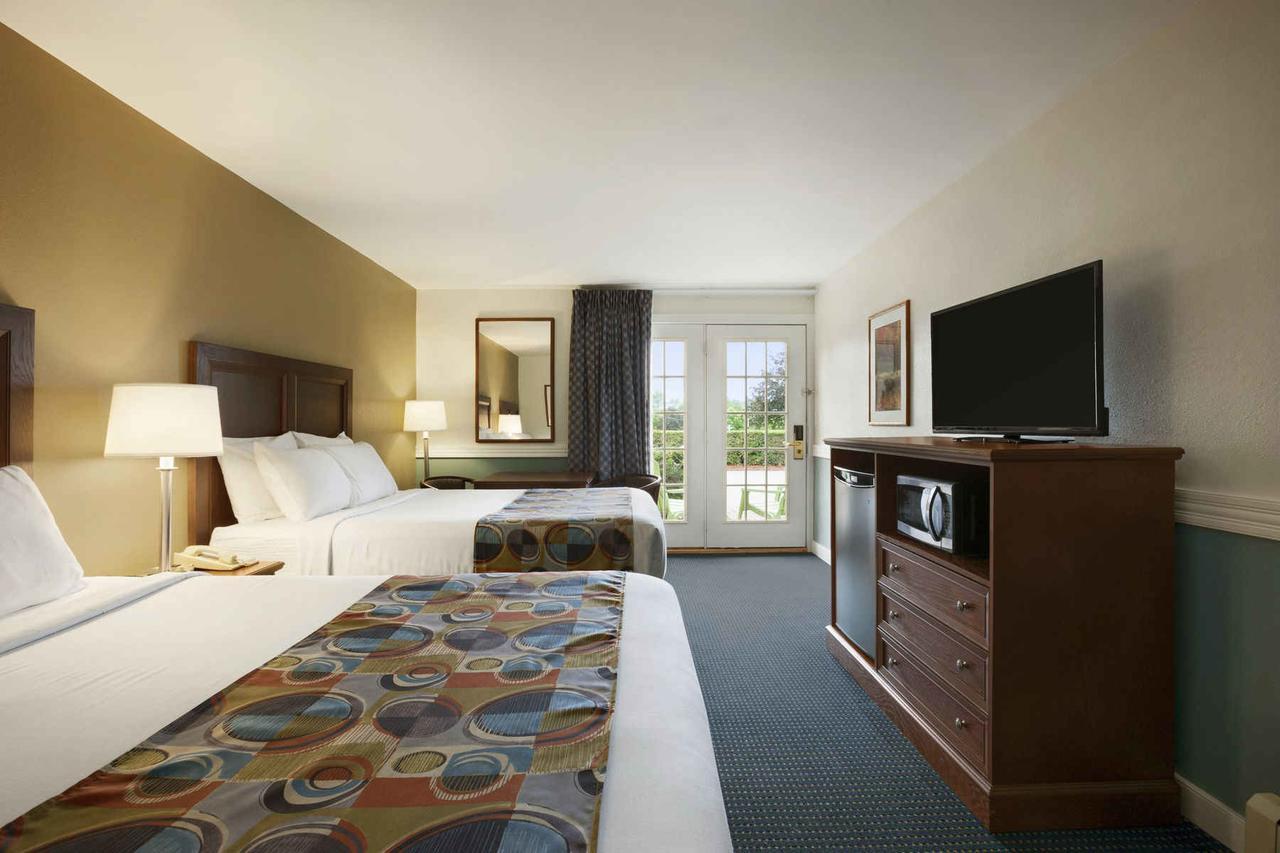 Days Inn By Wyndham Shelburne/Burlington الغرفة الصورة