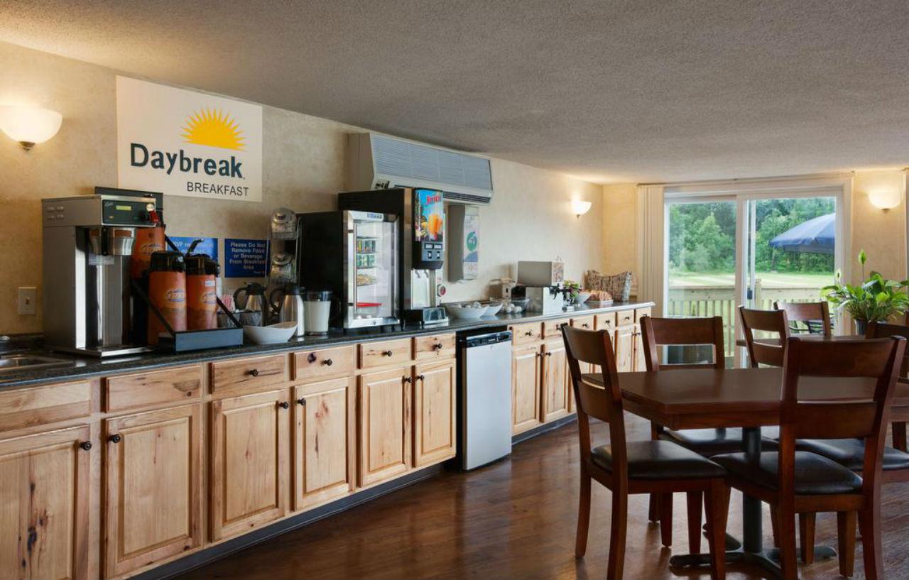 Days Inn By Wyndham Shelburne/Burlington المظهر الخارجي الصورة